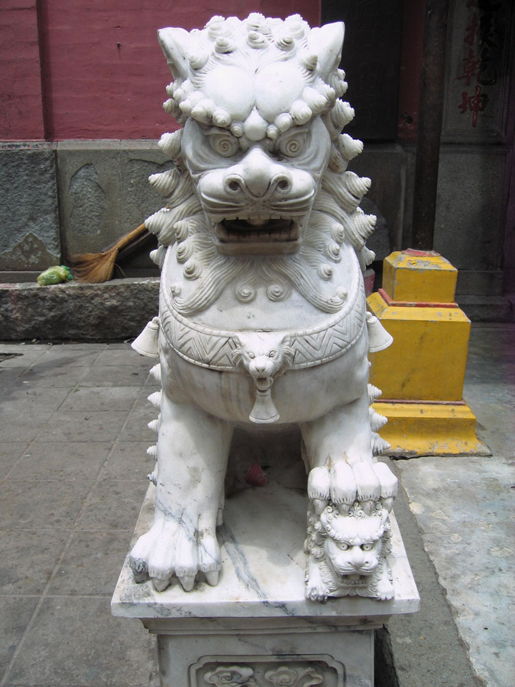 Statue de lion